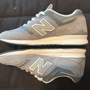 New Balance Womens Gray Sneakers Size 7